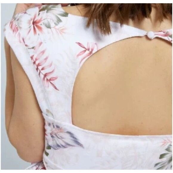 GUESS| Tristian Printed Open Back Mini Dress White Size 2 - Picture 9 of 15